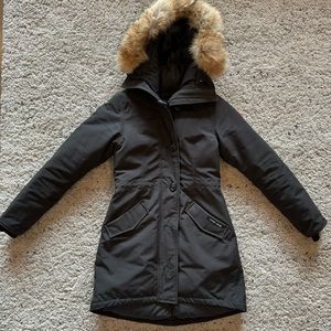 Canada Goose. Women’s Rossclair Parka, Slim Fit, size XS, Black.
